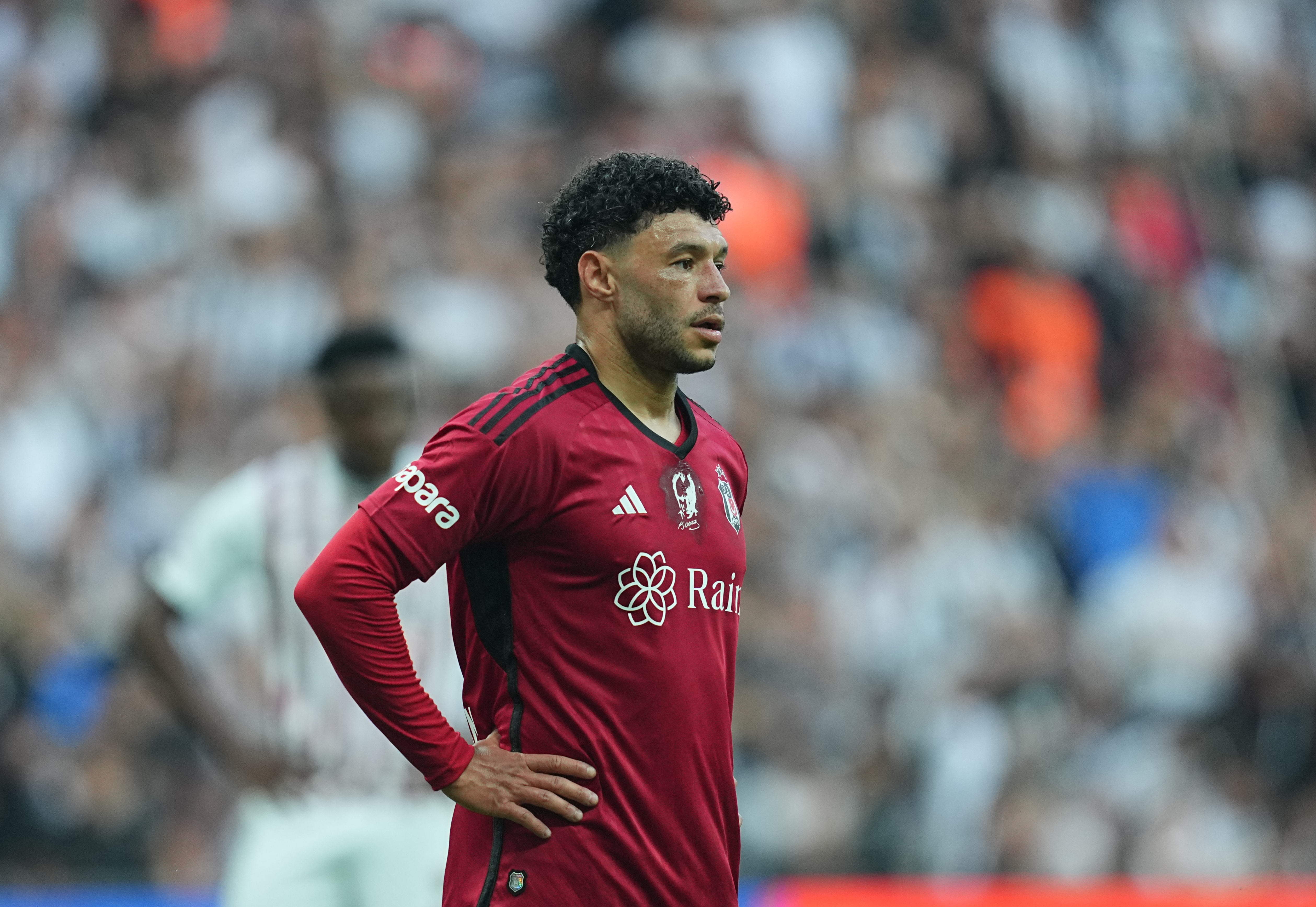 星空体育-TA：32岁中场张伯伦将加盟凯尔特人，包含可续约至2027的选项